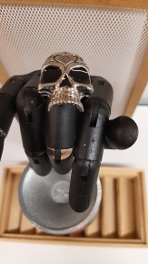 Anillo calavera bihotza