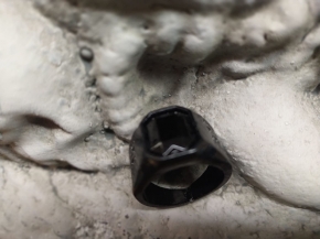 Anillo gtico negro